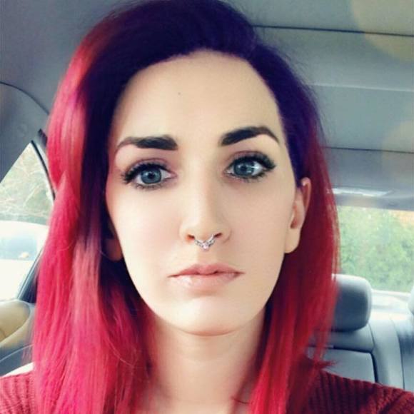 Meet your Posher, Julia - Picture 2 of 5